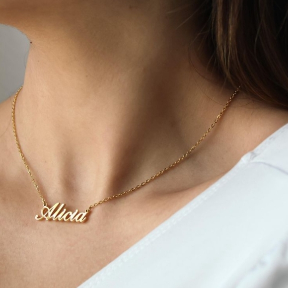🔥GOLD "ALICIA" NECKLACE🔥 - Picture 1 of 5